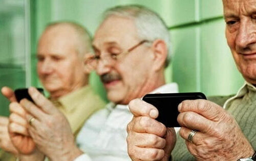 Anziani e tecnologie per la salute: un rapporto complicato